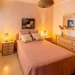 Daire Beachfront 1 Bdr With Pool By Lovelystay