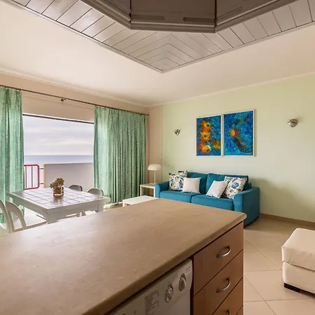 Beachfront 1 Bdr With Pool By Lovelystay Appartement Portimão