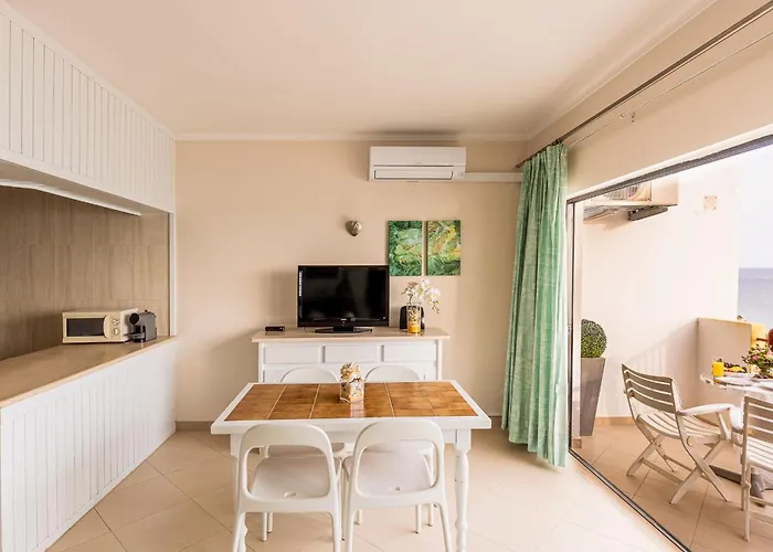 Beachfront 1 Bdr With Pool By Lovelystay 아파트 포티마오