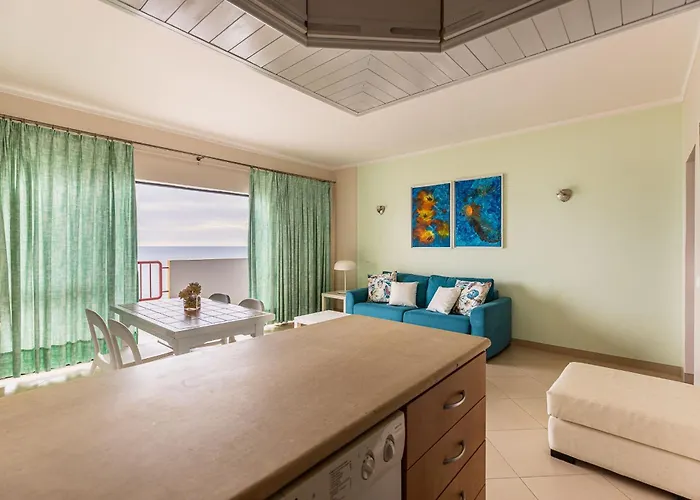 Beachfront 1 Bdr With Pool By Lovelystay 아파트 포티마오