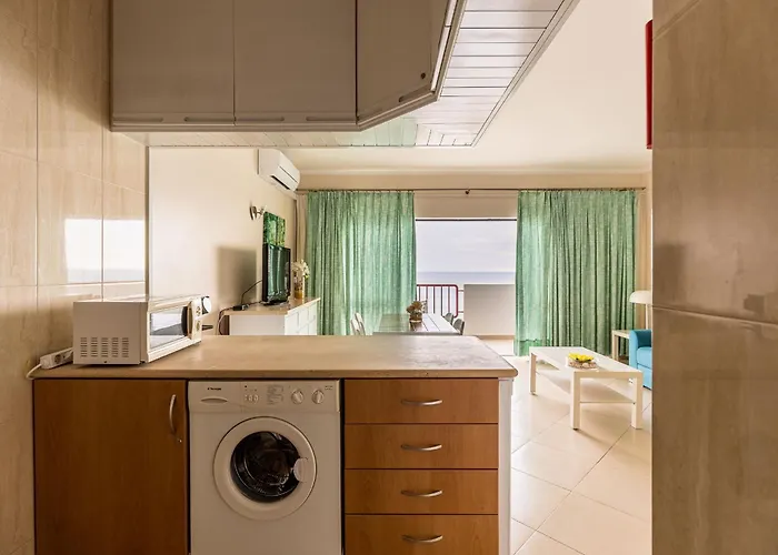 Beachfront 1 Bdr With Pool By Lovelystay 아파트 *