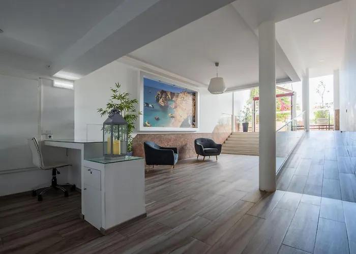 Beachfront 1 Bdr With Pool By Lovelystay * 포티마오