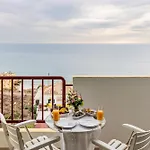 Lägenhet Beachfront 1 Bdr With Pool By Lovelystay *