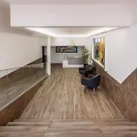 Beachfront 1 Bdr With Pool By Lovelystay * بورتيماو