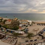 Beachfront 1 Bdr With Pool By Lovelystay شقة